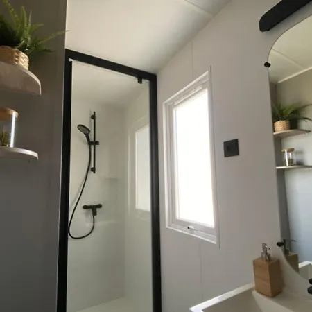 Kamp alanı Mobil-home Avec Terrasse Pour 4 Pers, 2 Ch - Api-1-52-1534