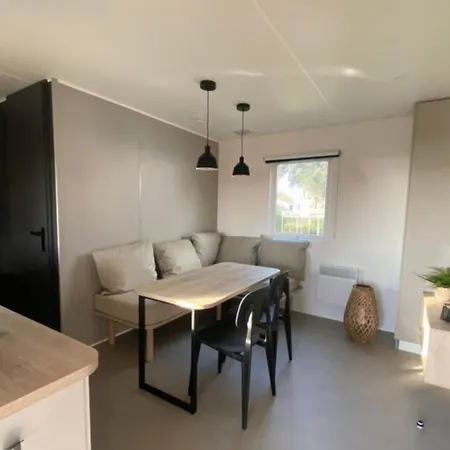 Mobil-home Avec Terrasse Pour 4 Pers, 2 Ch - Api-1-52-1534 *