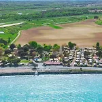 אתר קמפינג Mobil-home Avec Terrasse Pour 4 Pers, 2 Ch - Api-1-52-1534 Dolus d'Oléron